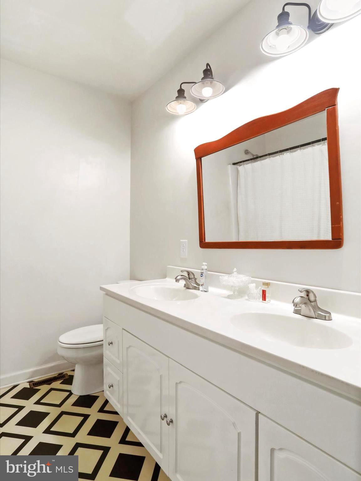 BRISTOL SPRINGS - Residential