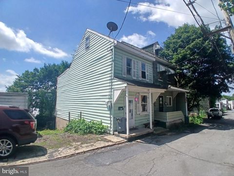 Townhouse For Sale - 514 W Penn Street<br/> Schuylkill County, SHENANDOAH, PA 17976