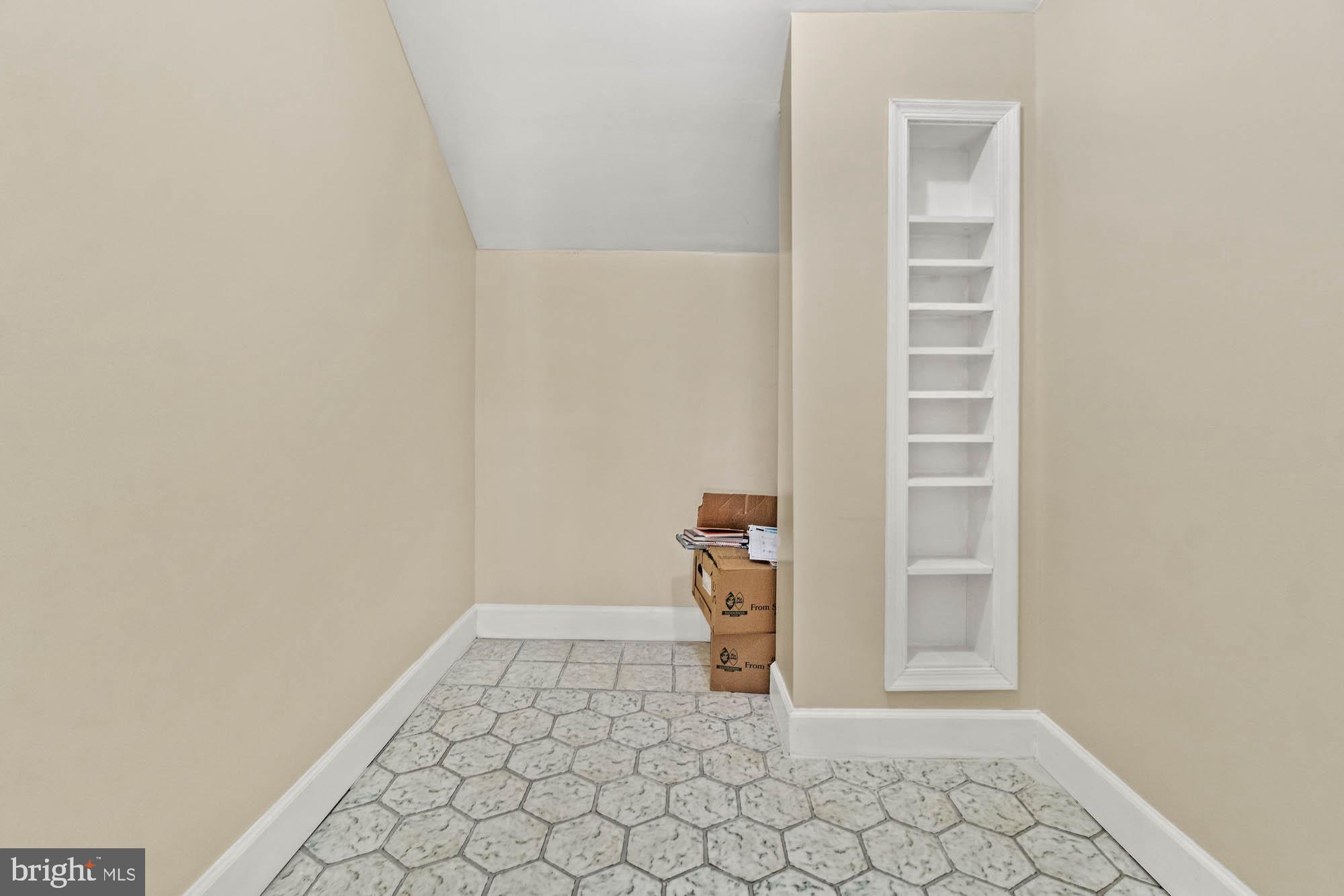 HALLOWELL - Residential