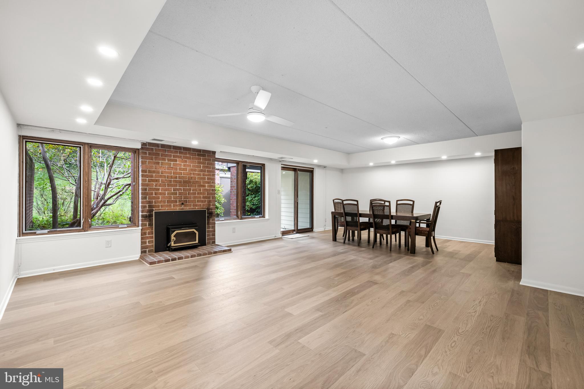 15 OAKRIDGE COURT