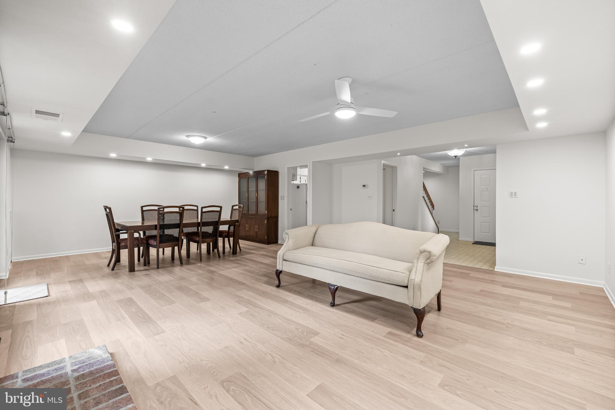 15 OAKRIDGE COURT