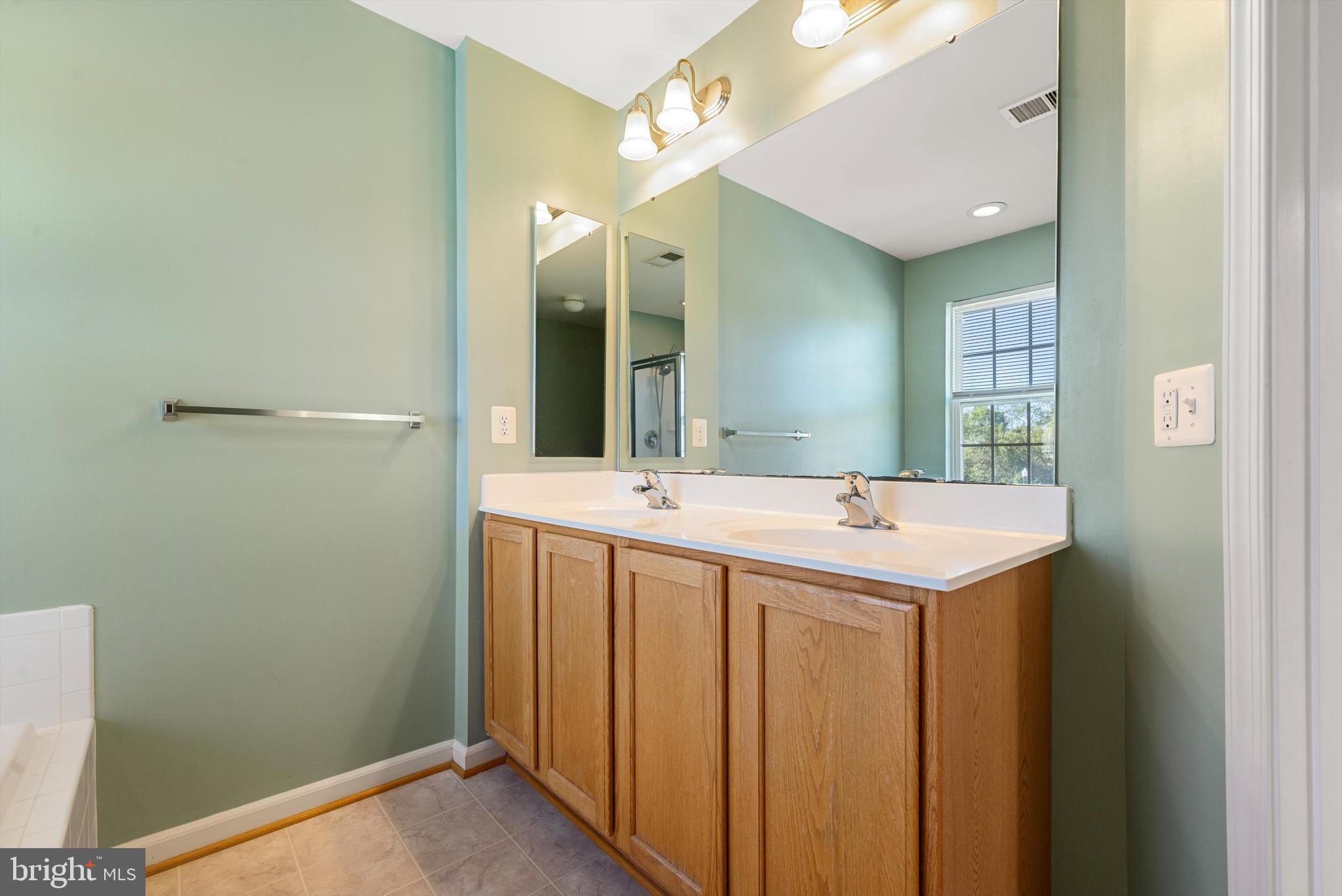 LAKELAND PLACE - Residential