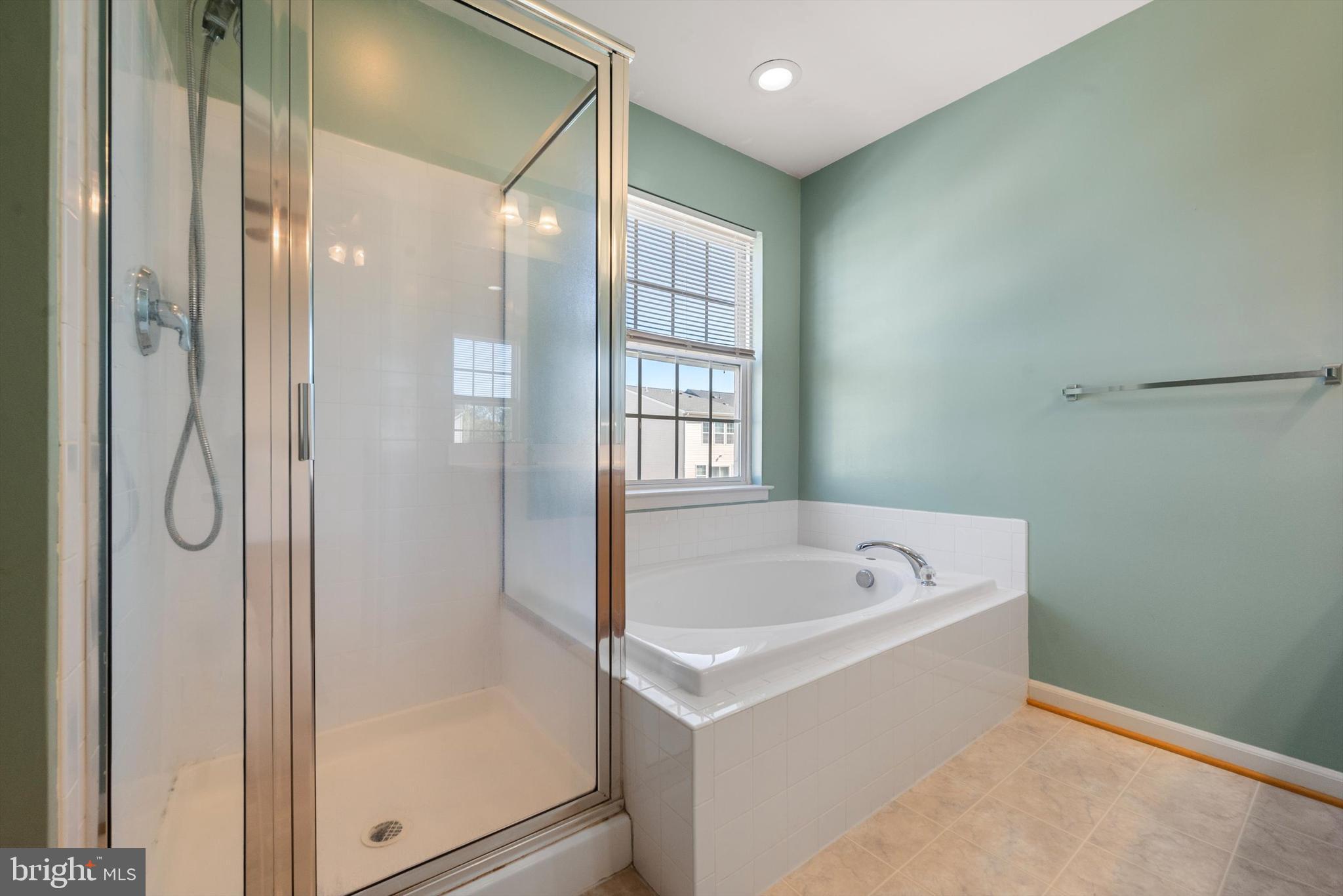 LAKELAND PLACE - Residential