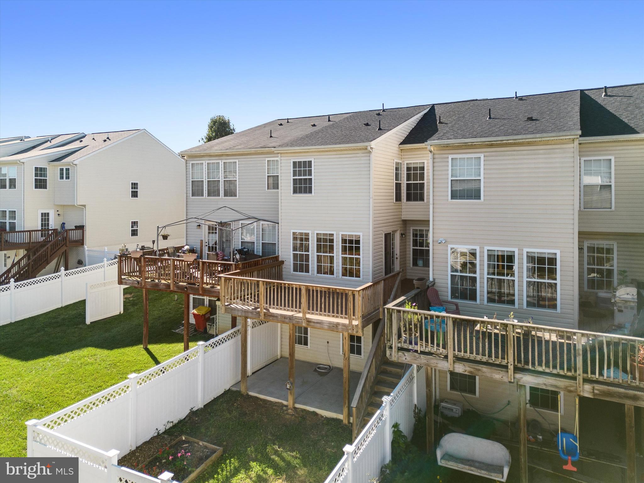 LAKELAND PLACE - Residential