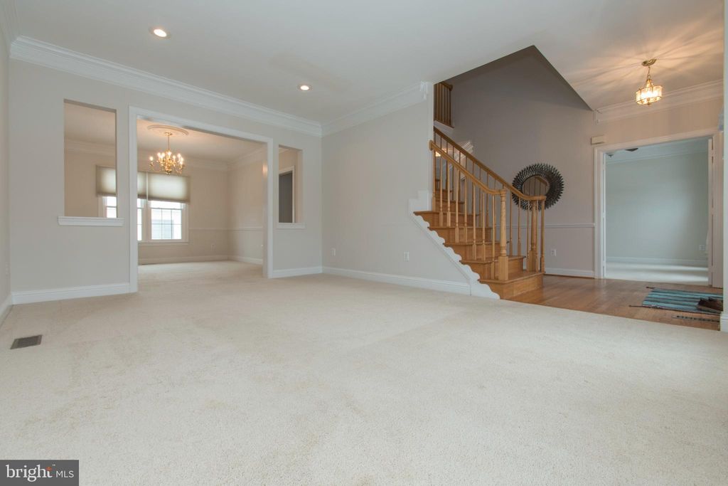 Photo of 10817 Maplecrest Ln, POTOMAC, MD 20854 (MLS # MDMC2215616)