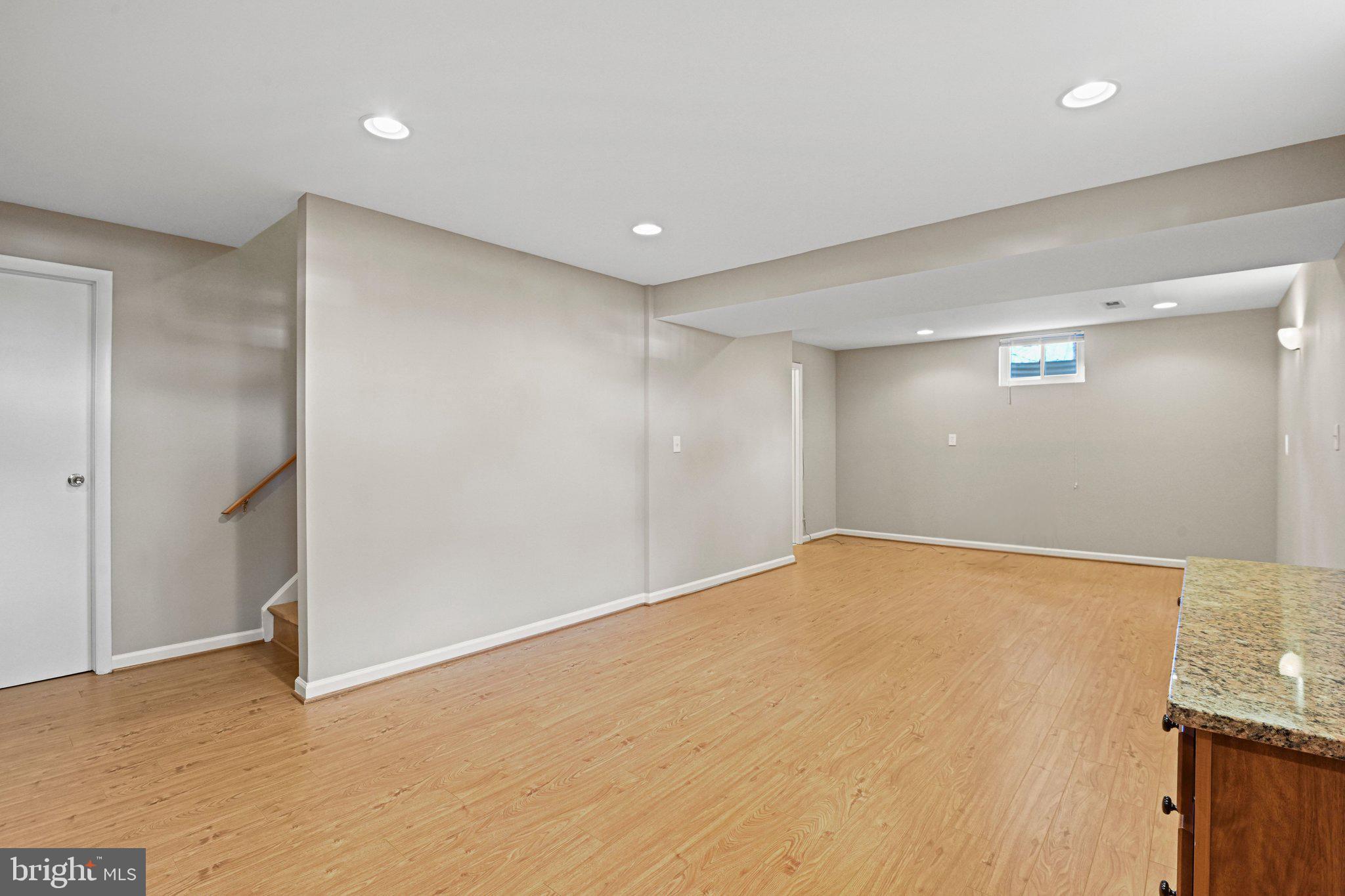 OAKTON GLEN - Residential