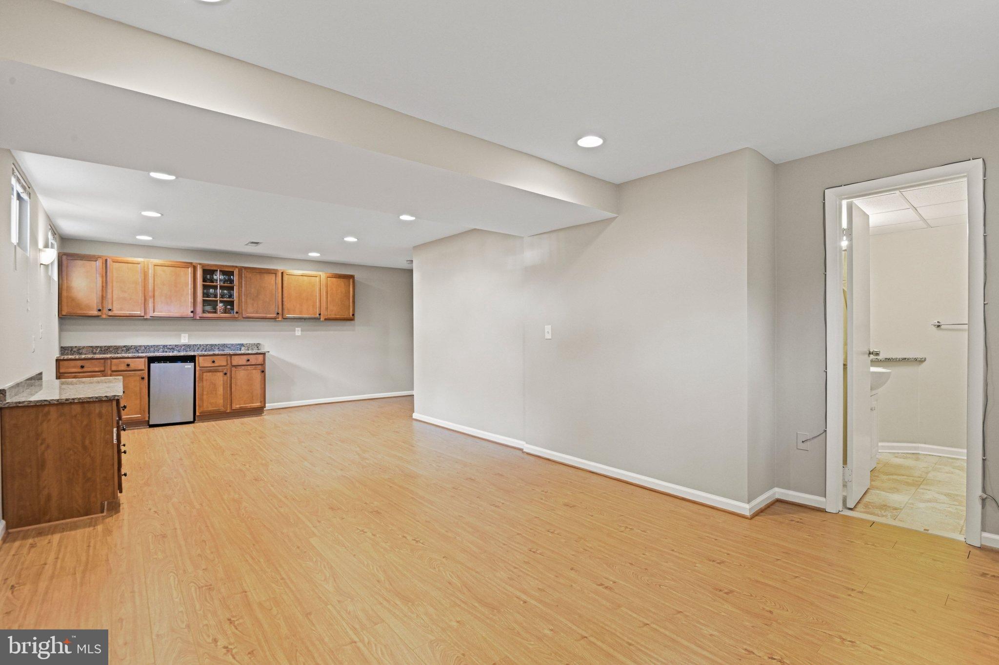 OAKTON GLEN - Residential