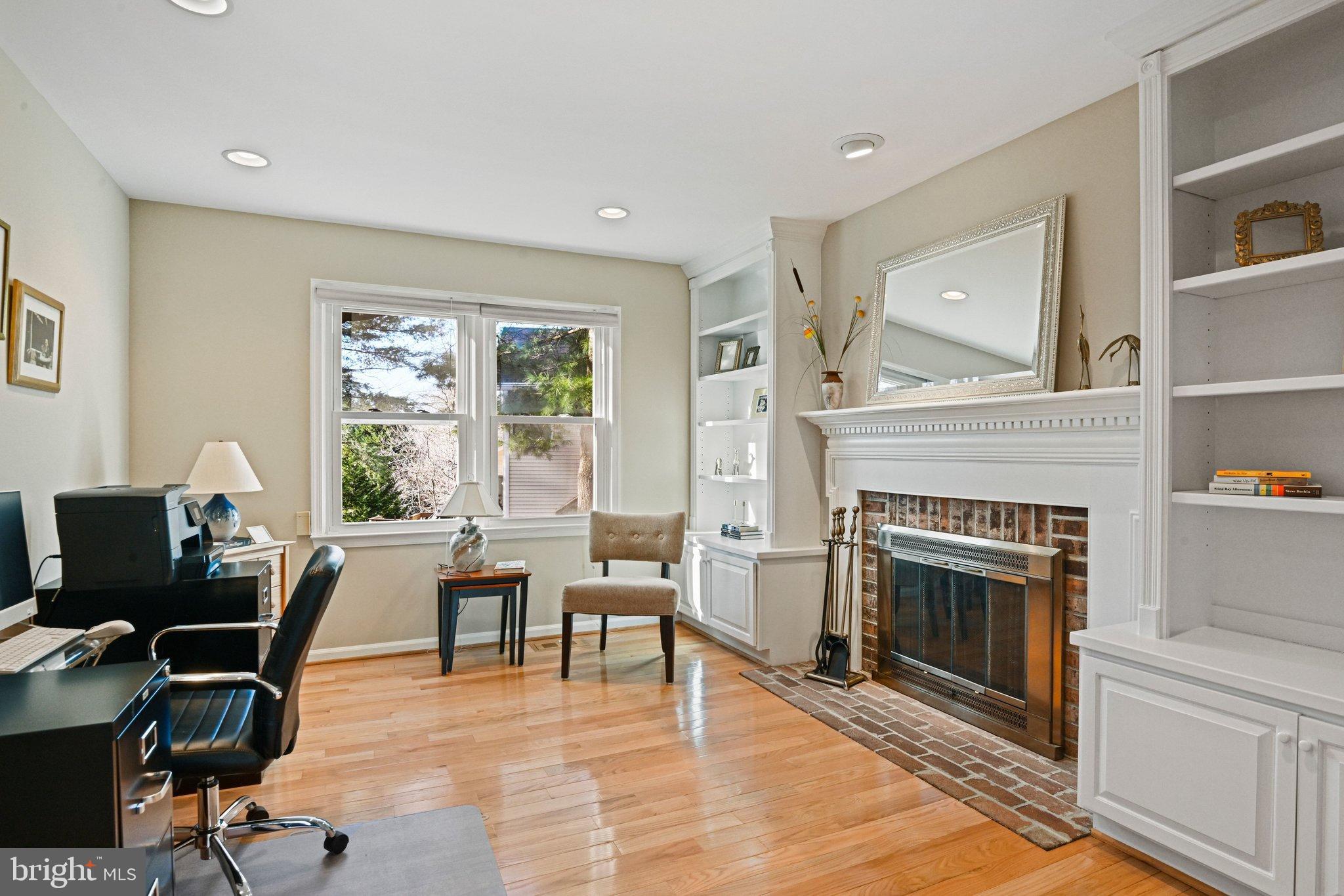 OAKTON GLEN - Residential