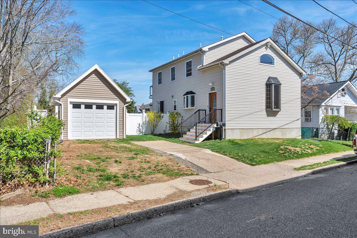 33 RAILROAD AVENUE