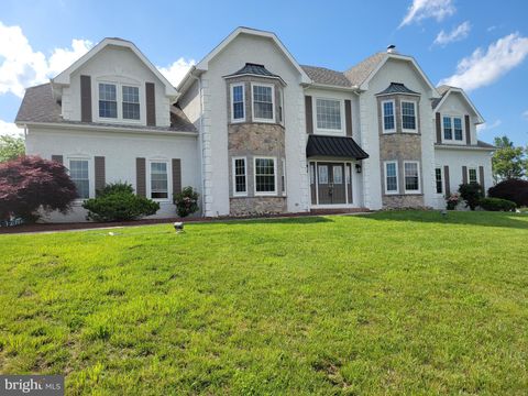 Photo of 12 Foxview Circle, HOCKESSIN, DE 19707 (MLS # DENC2082030)