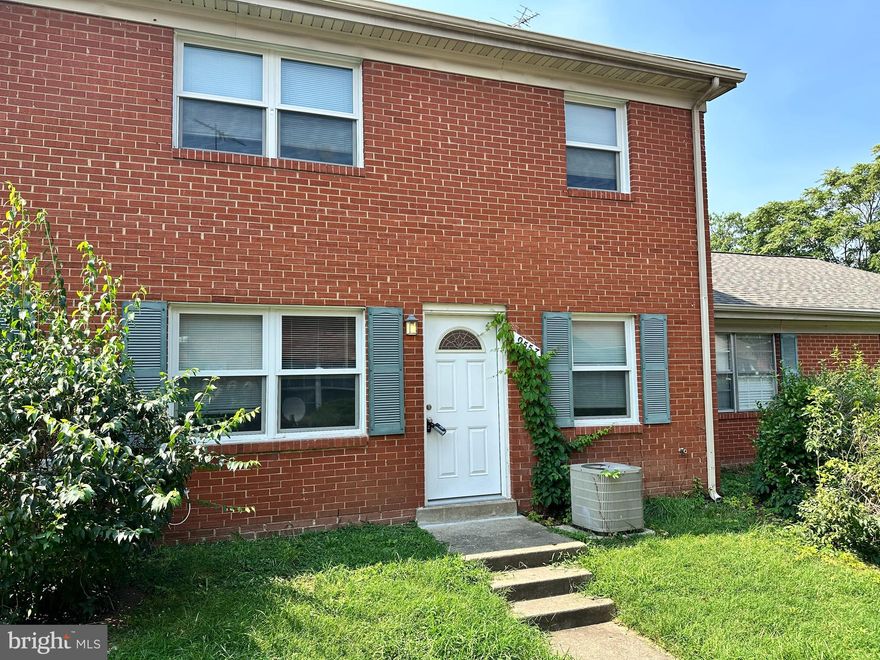 2 Level townhouse style condo. 2 bedroom and 1 bathroom. Fully updated with LVP flooring, granite counter tops, stainless steel appliances. Great location near 95, route 1, and Amtrak train station Restaurants and shopping centers near by.