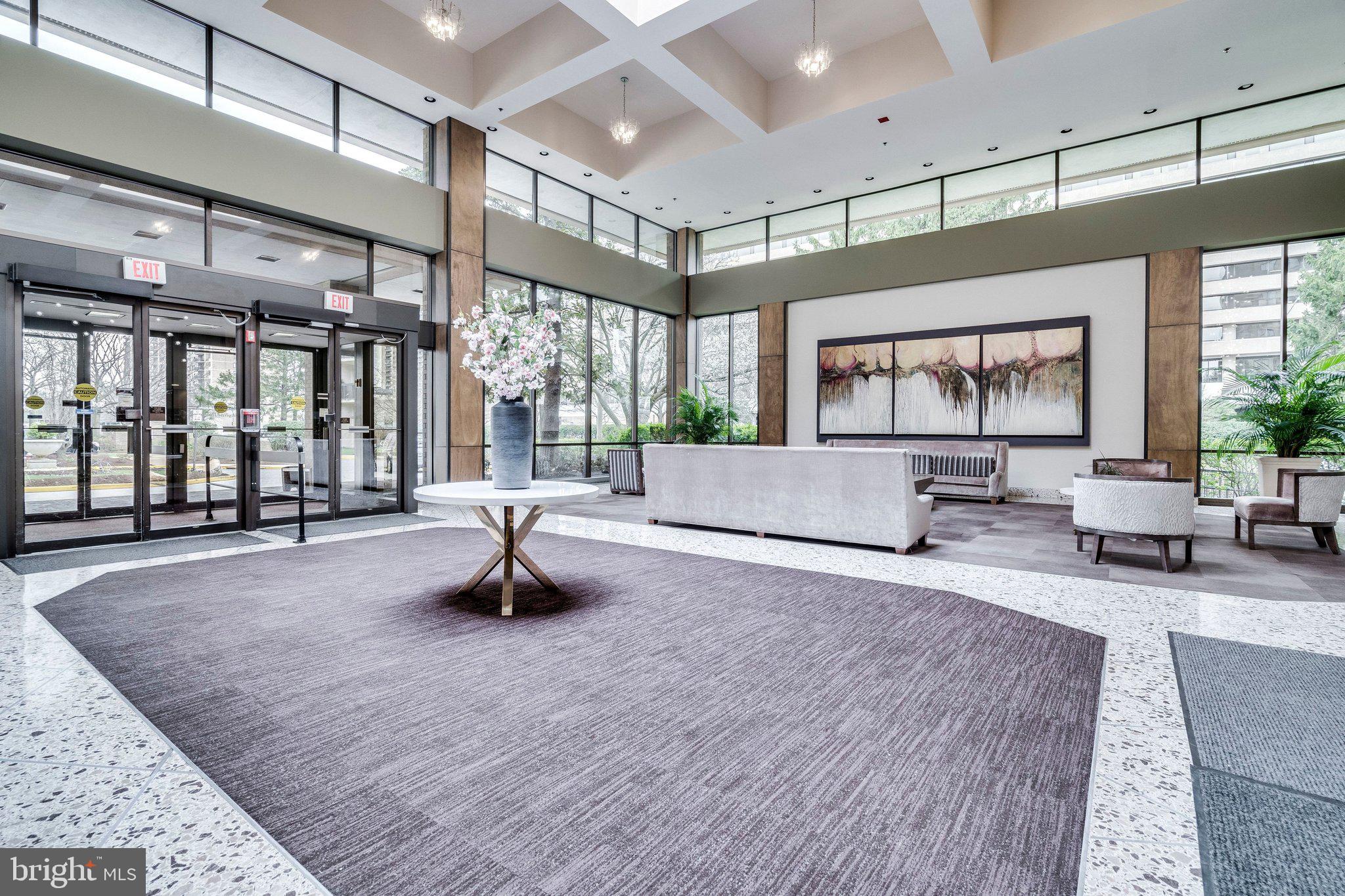 SKYLINE HOUSE - Residential