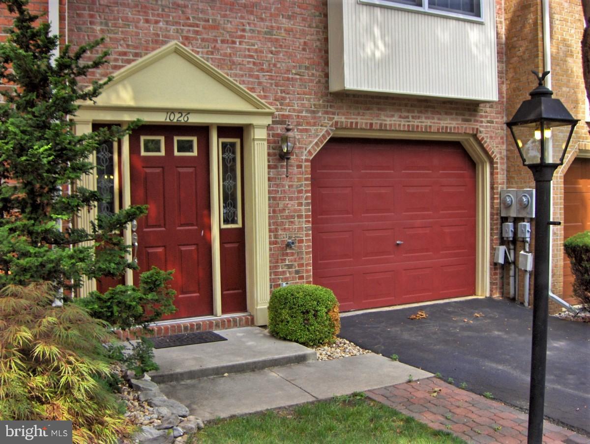 NORTH GATE TOWNE HOMES - Residential Lease