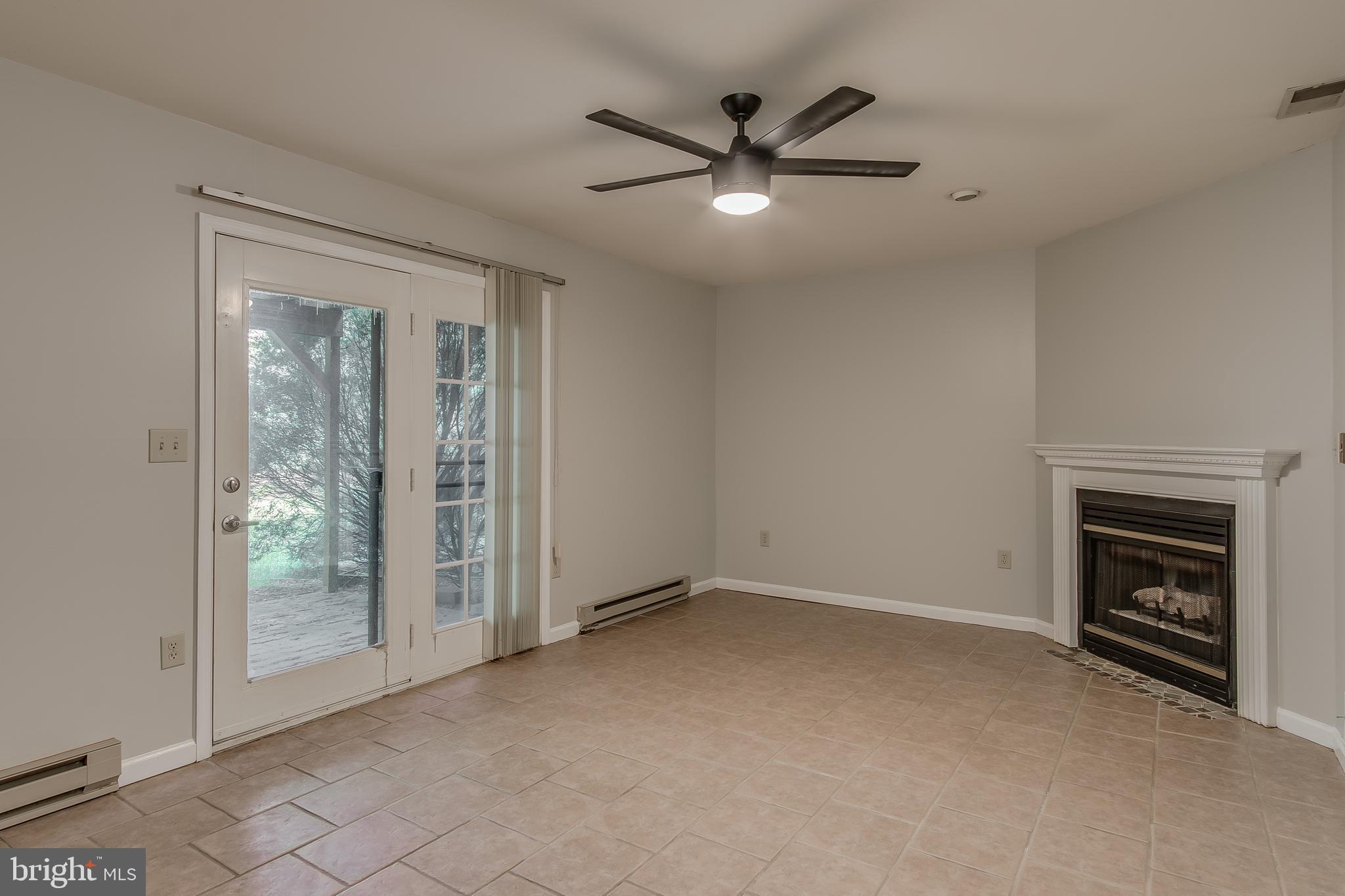 NORTH GATE TOWNE HOMES - Residential Lease