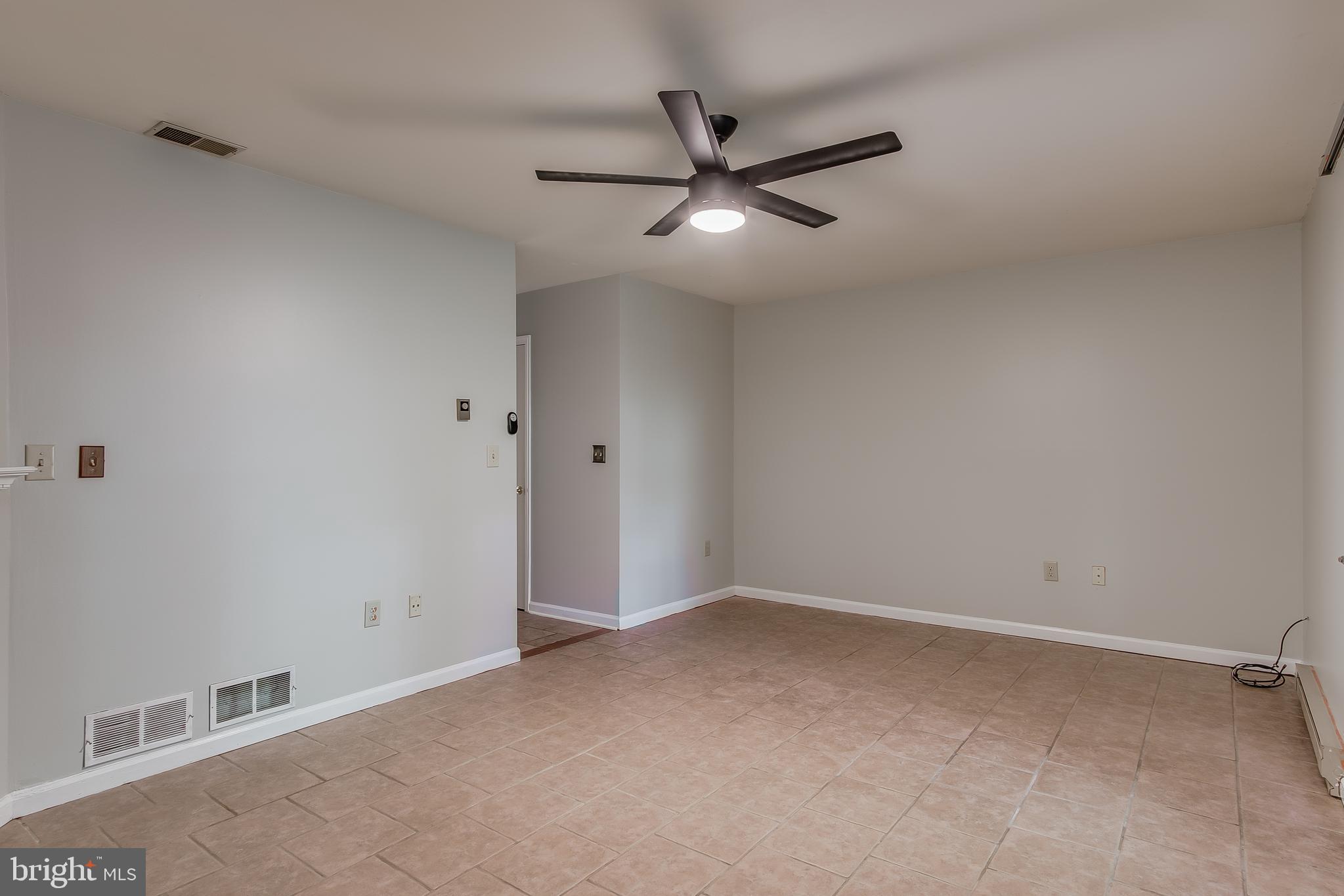 NORTH GATE TOWNE HOMES - Residential Lease