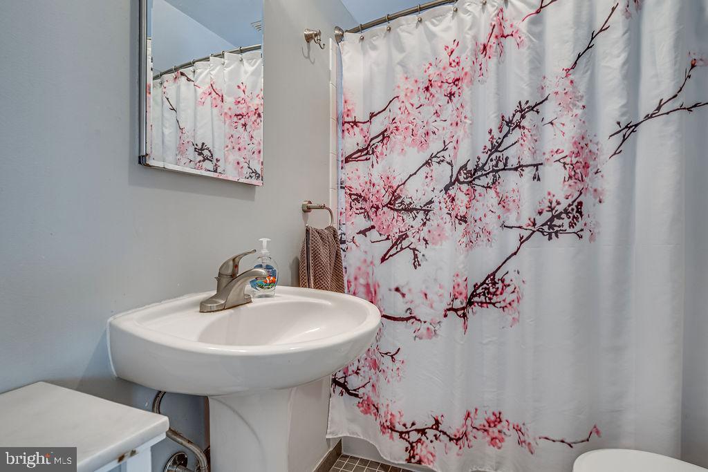 MEMORIAL HEIGHTS - Residential Lease