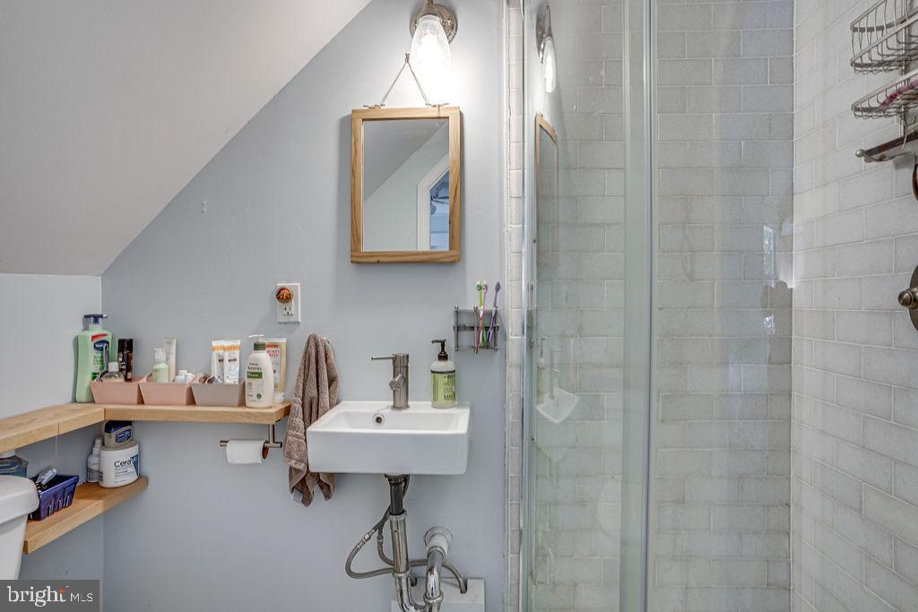 MEMORIAL HEIGHTS - Residential Lease