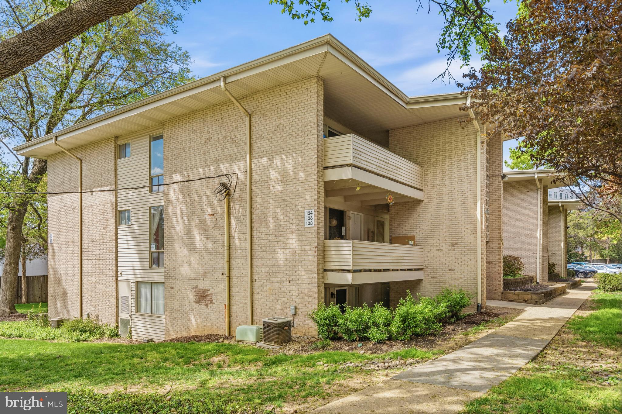 FALLS PLAZA - Residential