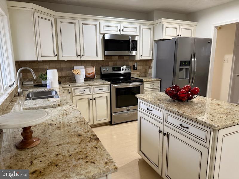 503 E CHARLOTTE STREET