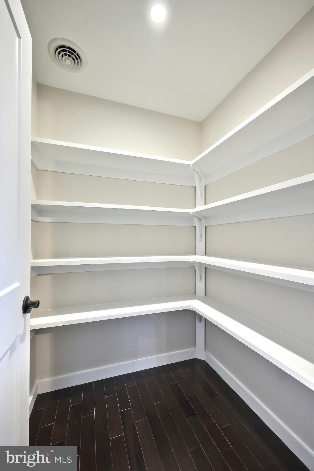 RED LION - Residential