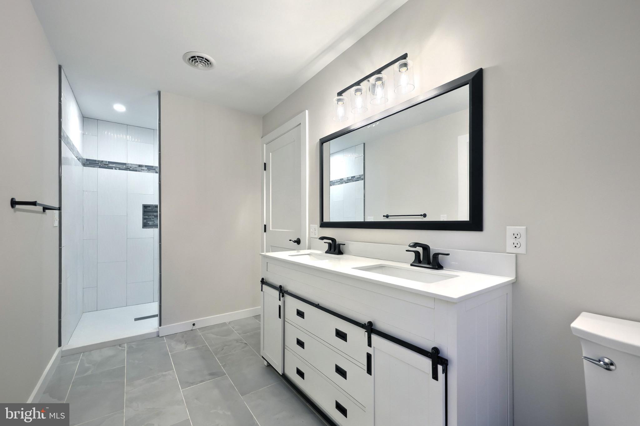 RED LION - Residential