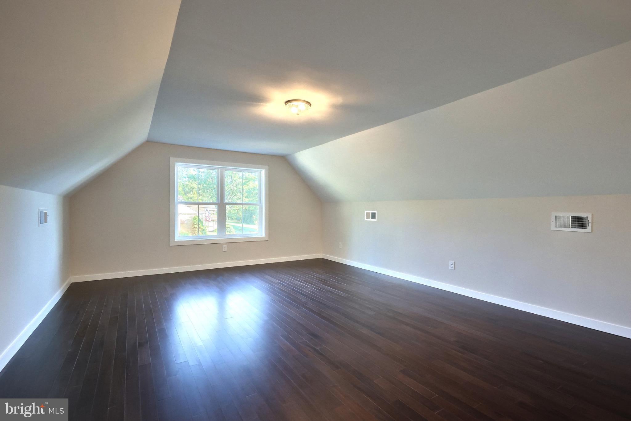 RED LION - Residential