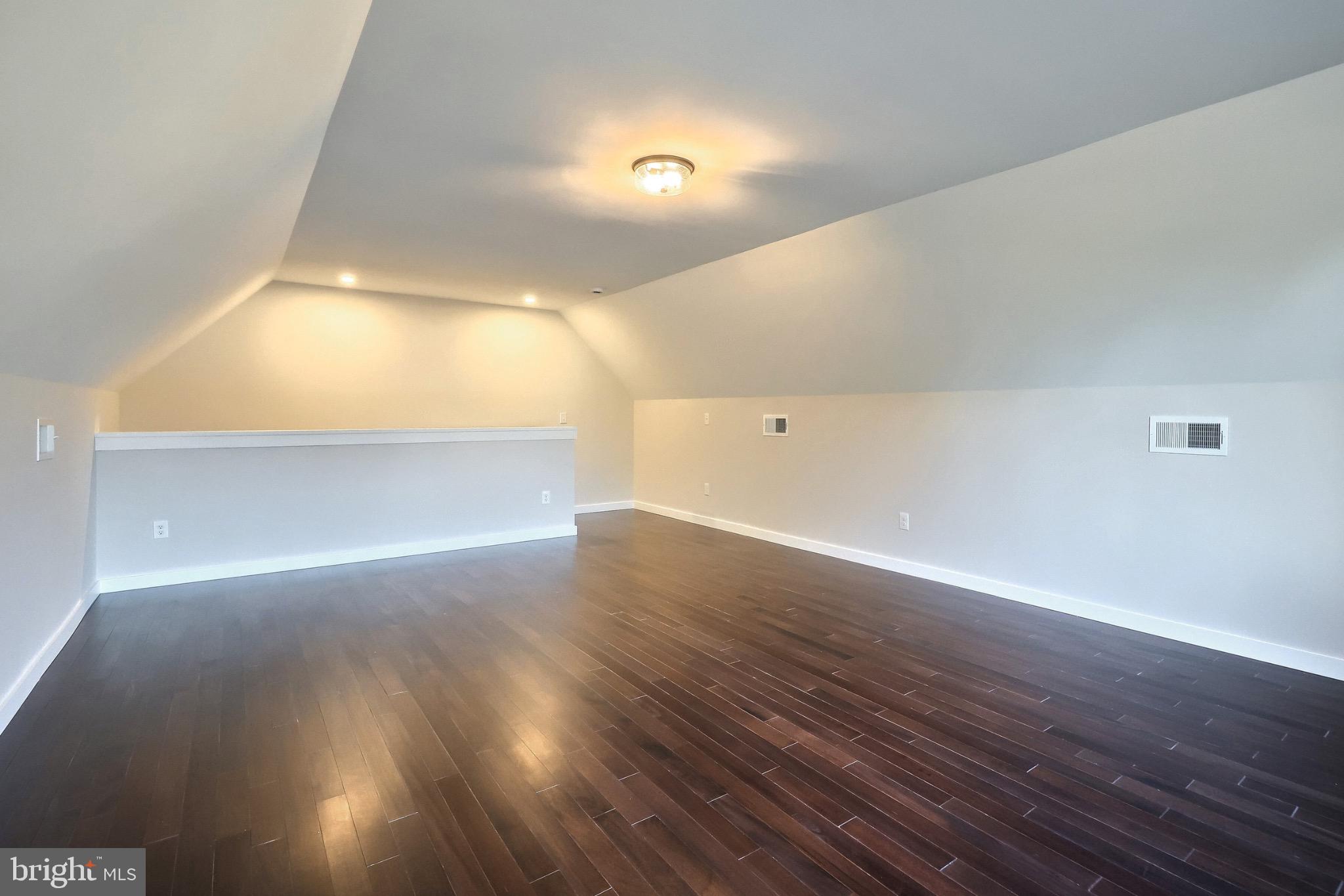 RED LION - Residential