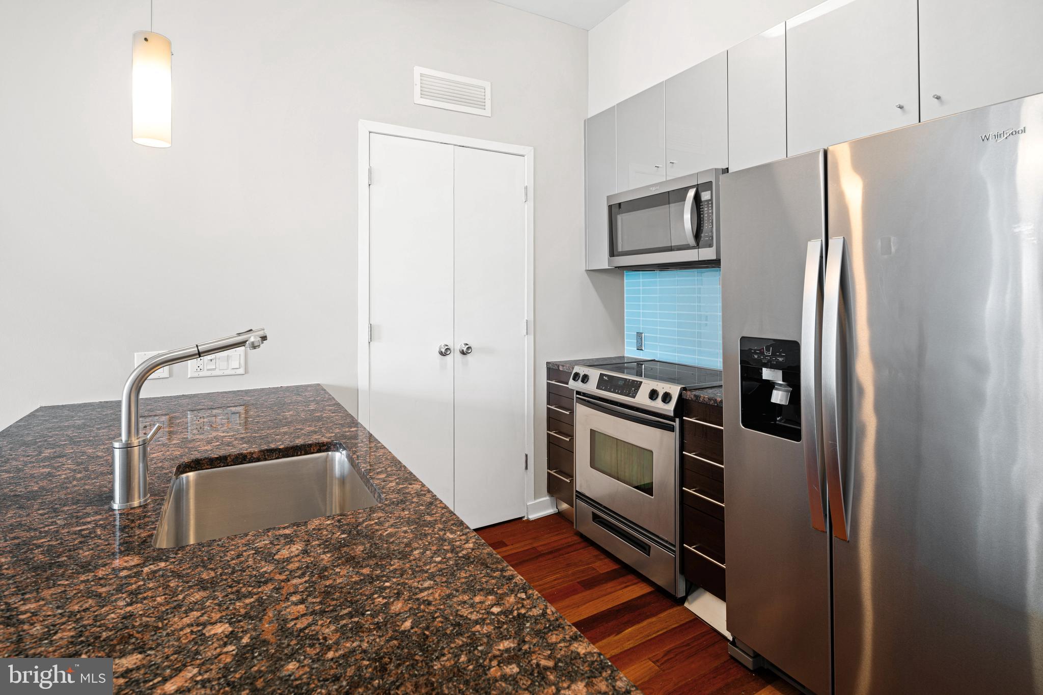 2101 MARKET STREET 305