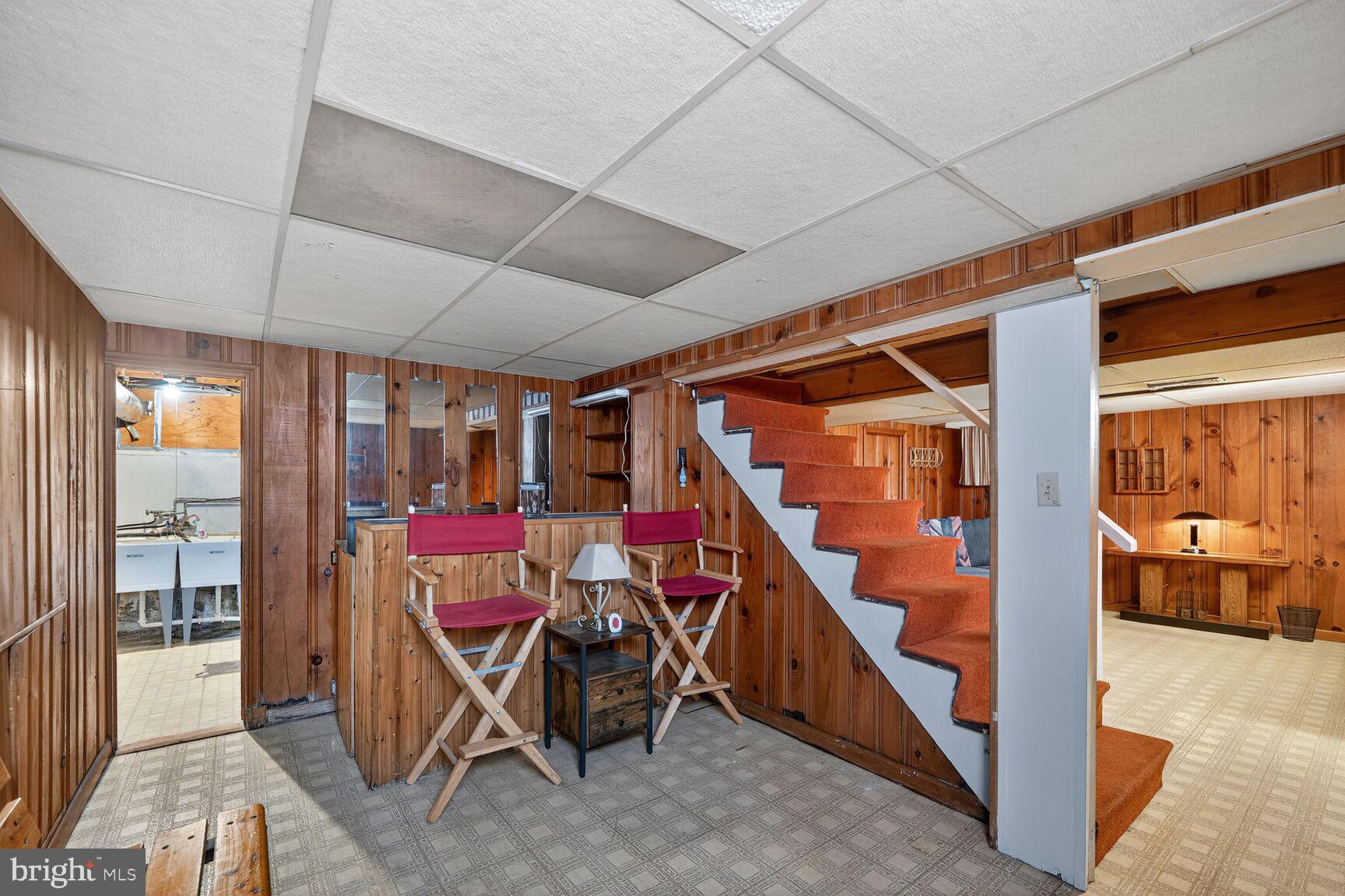 COLONIAL VILLAGE - Residential