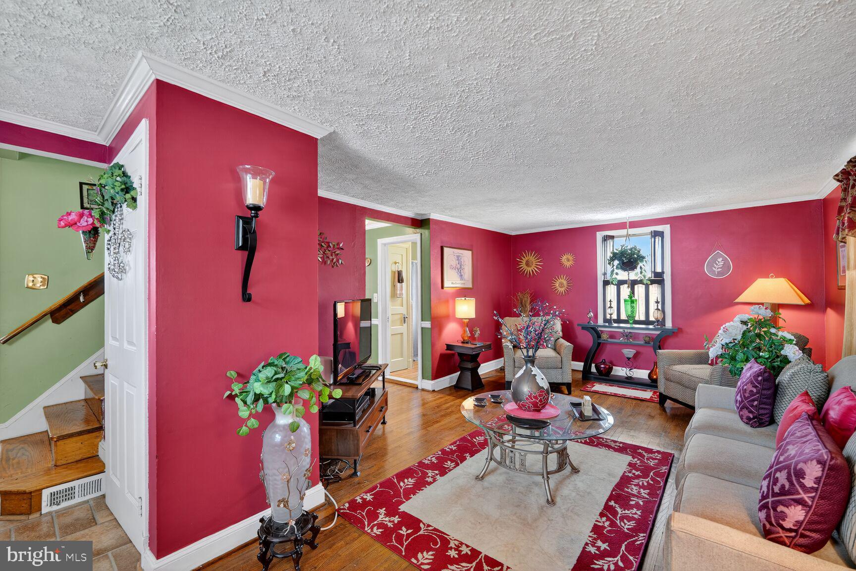 COLONIAL VILLAGE - Residential