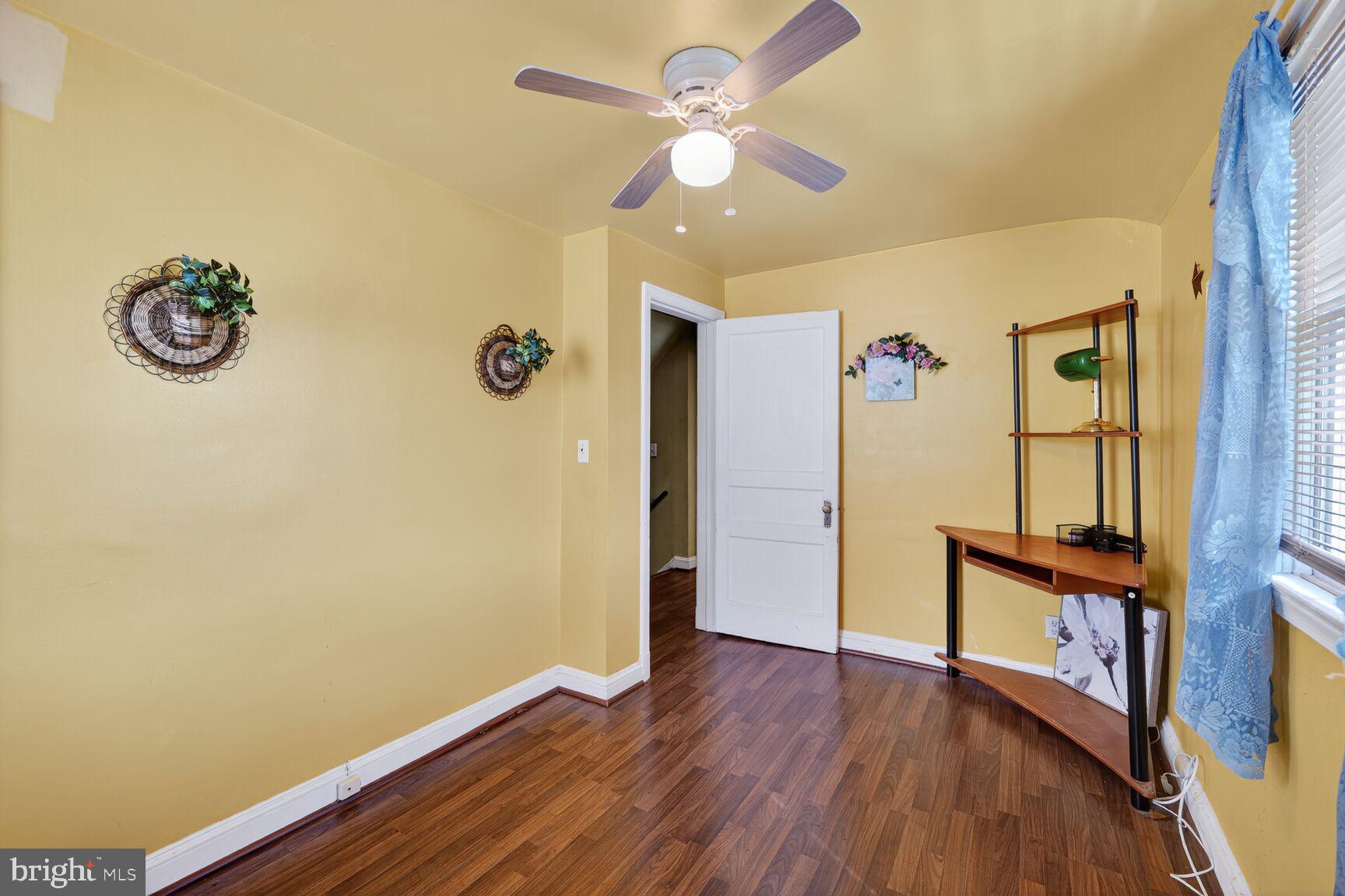 COLONIAL VILLAGE - Residential