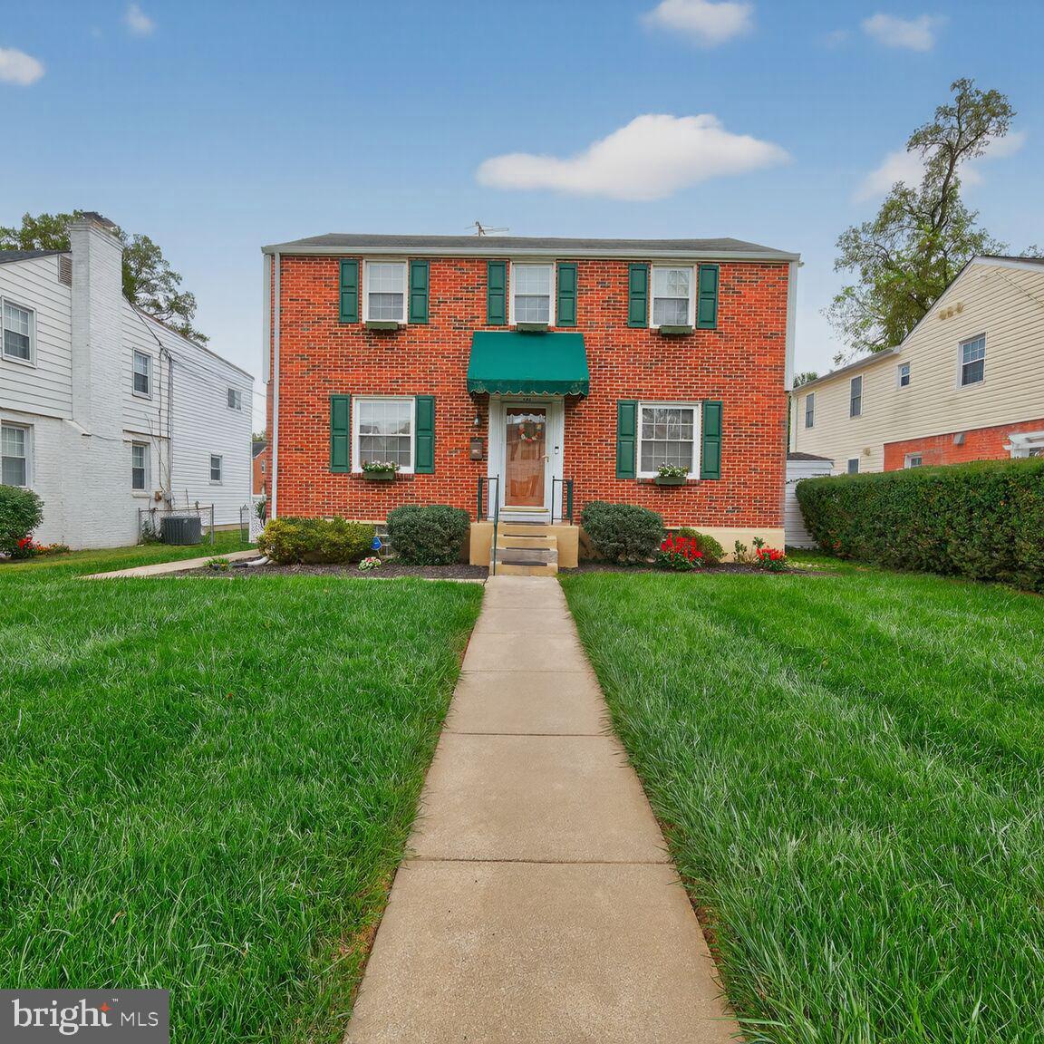 COLONIAL VILLAGE - Residential