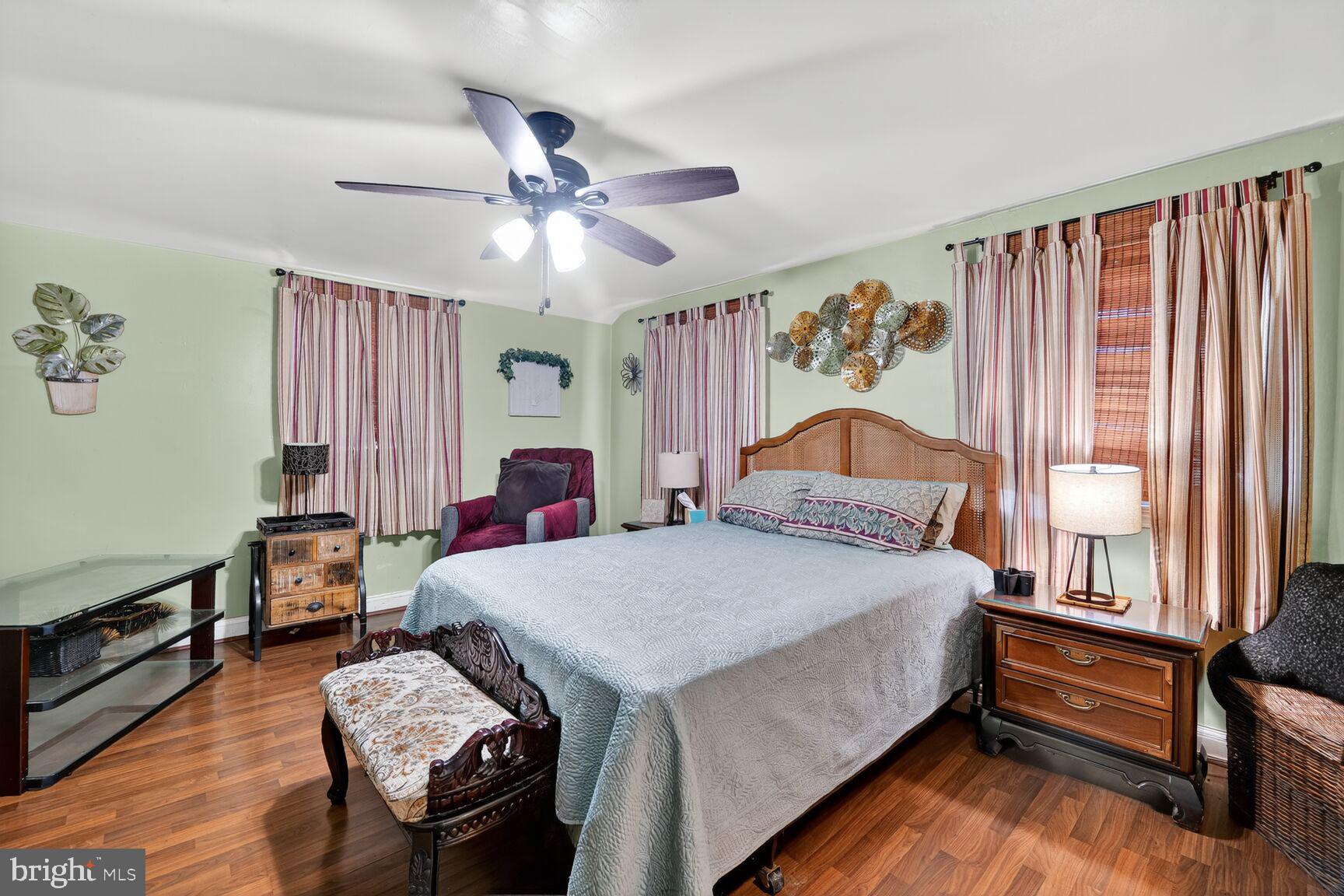 COLONIAL VILLAGE - Residential