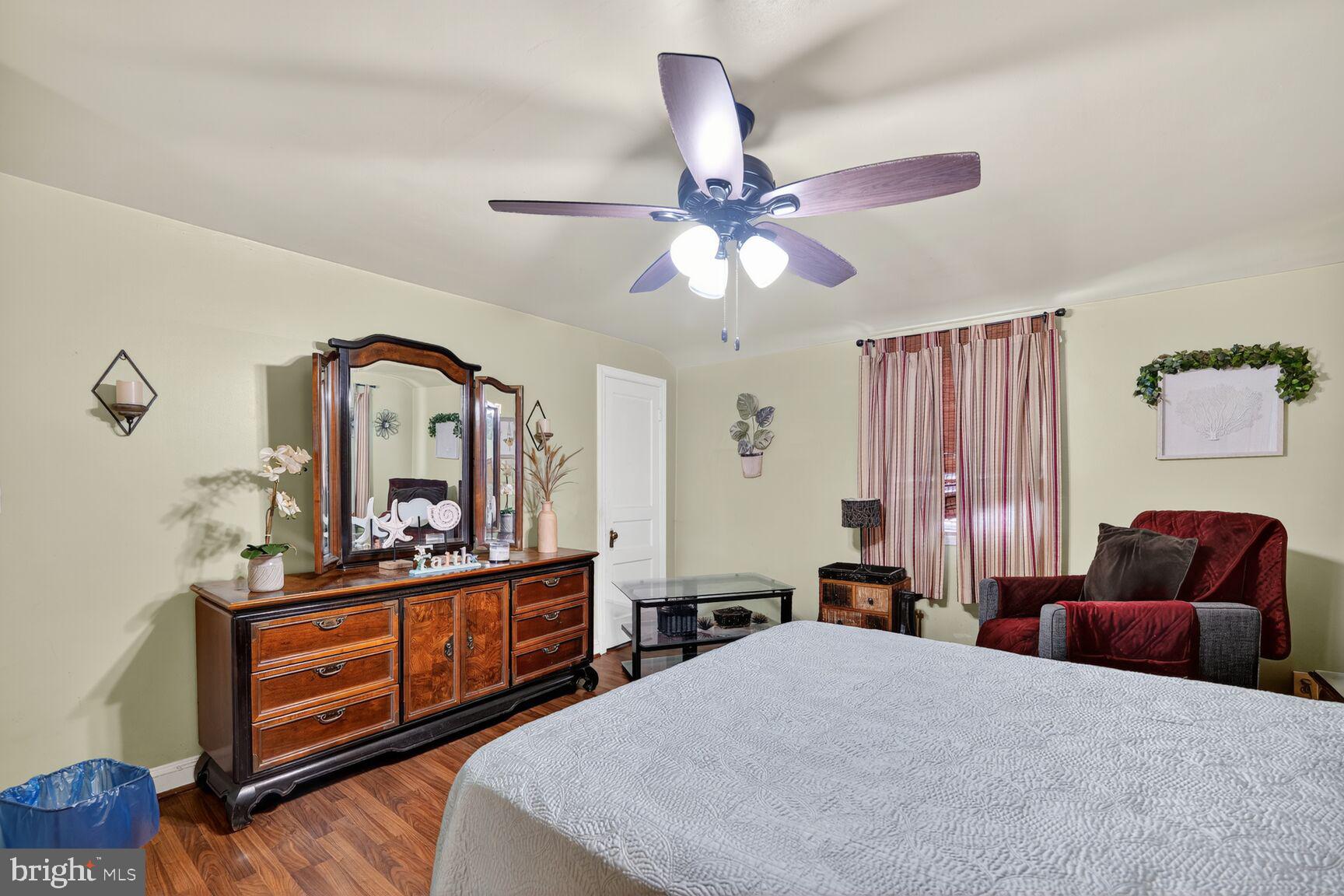 COLONIAL VILLAGE - Residential