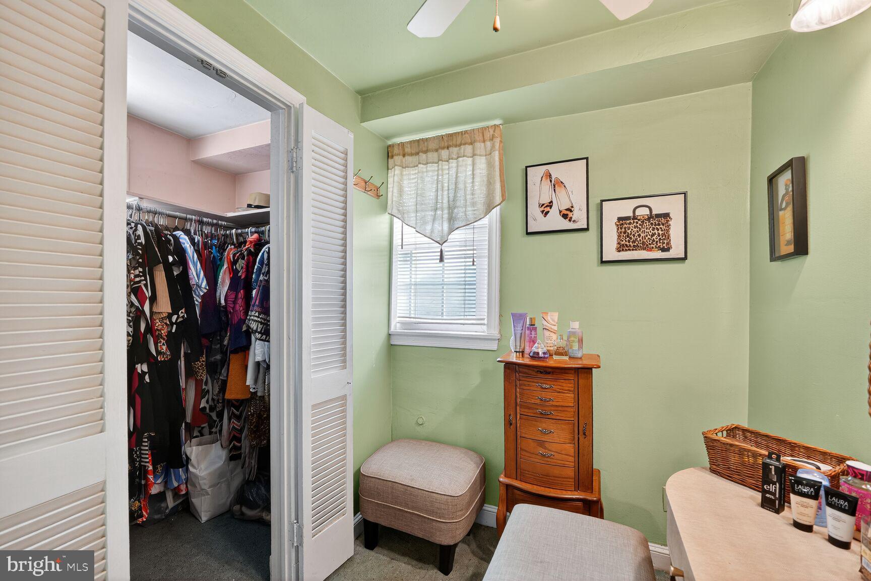 COLONIAL VILLAGE - Residential