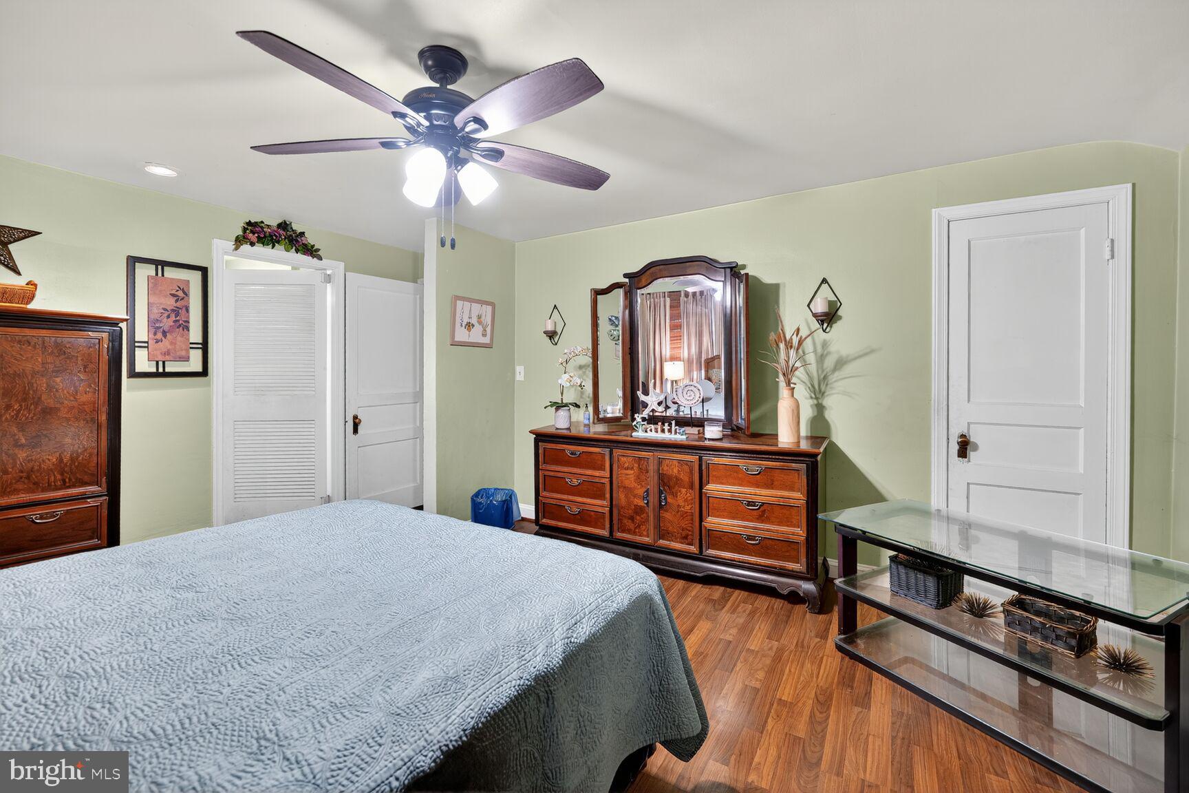 COLONIAL VILLAGE - Residential