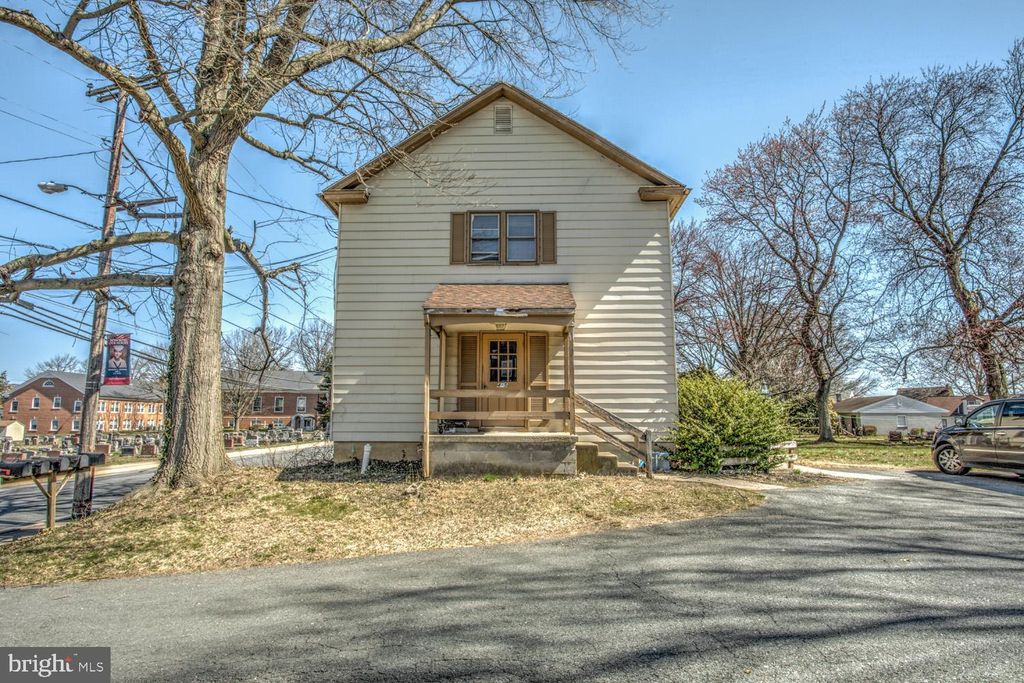 Photo of 114 E HOOVER ST, MOUNTVILLE, PA 17554 (MLS # PALA2032772)