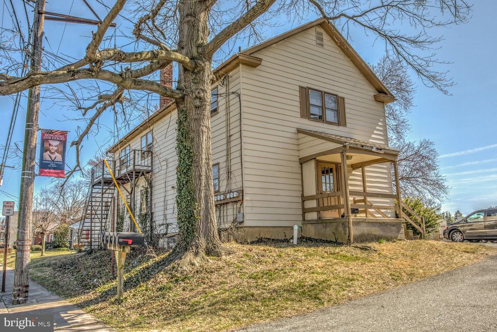 Photo of 114 E HOOVER ST, MOUNTVILLE, PA 17554 (MLS # PALA2032772)