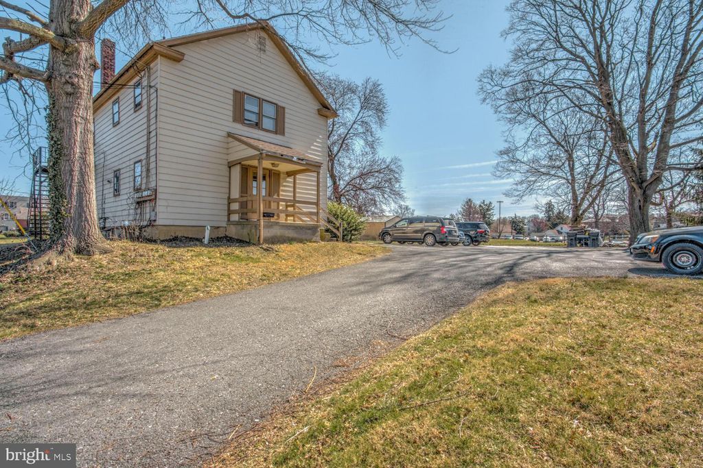 Photo of 114 E HOOVER ST, MOUNTVILLE, PA 17554 (MLS # PALA2032772)