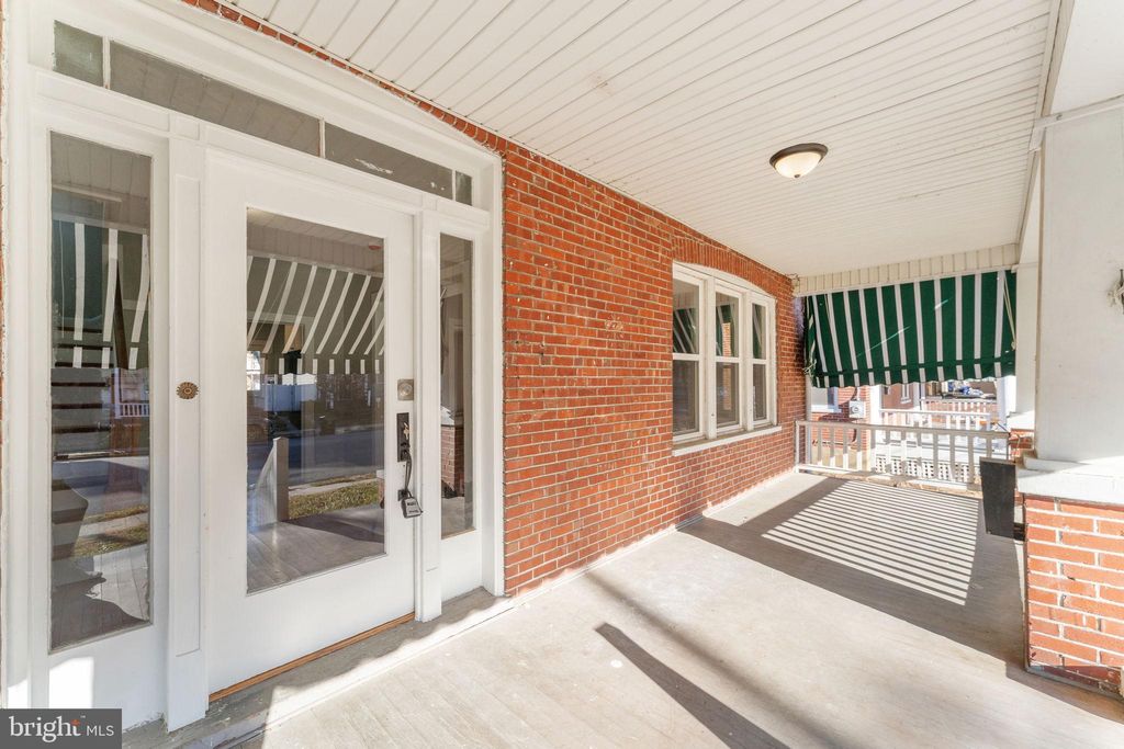 Photo of 318 E Piccadilly Street, WINCHESTER, VA 22601 (MLS # VAWI2009582)