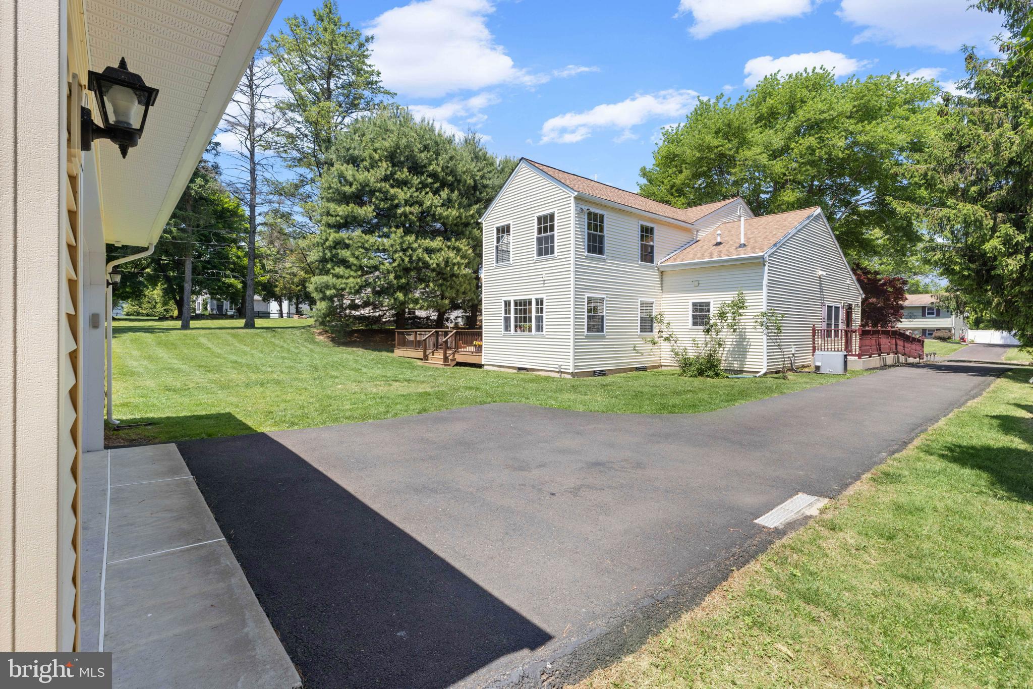 NORTHAMPTON HILLS - Residential