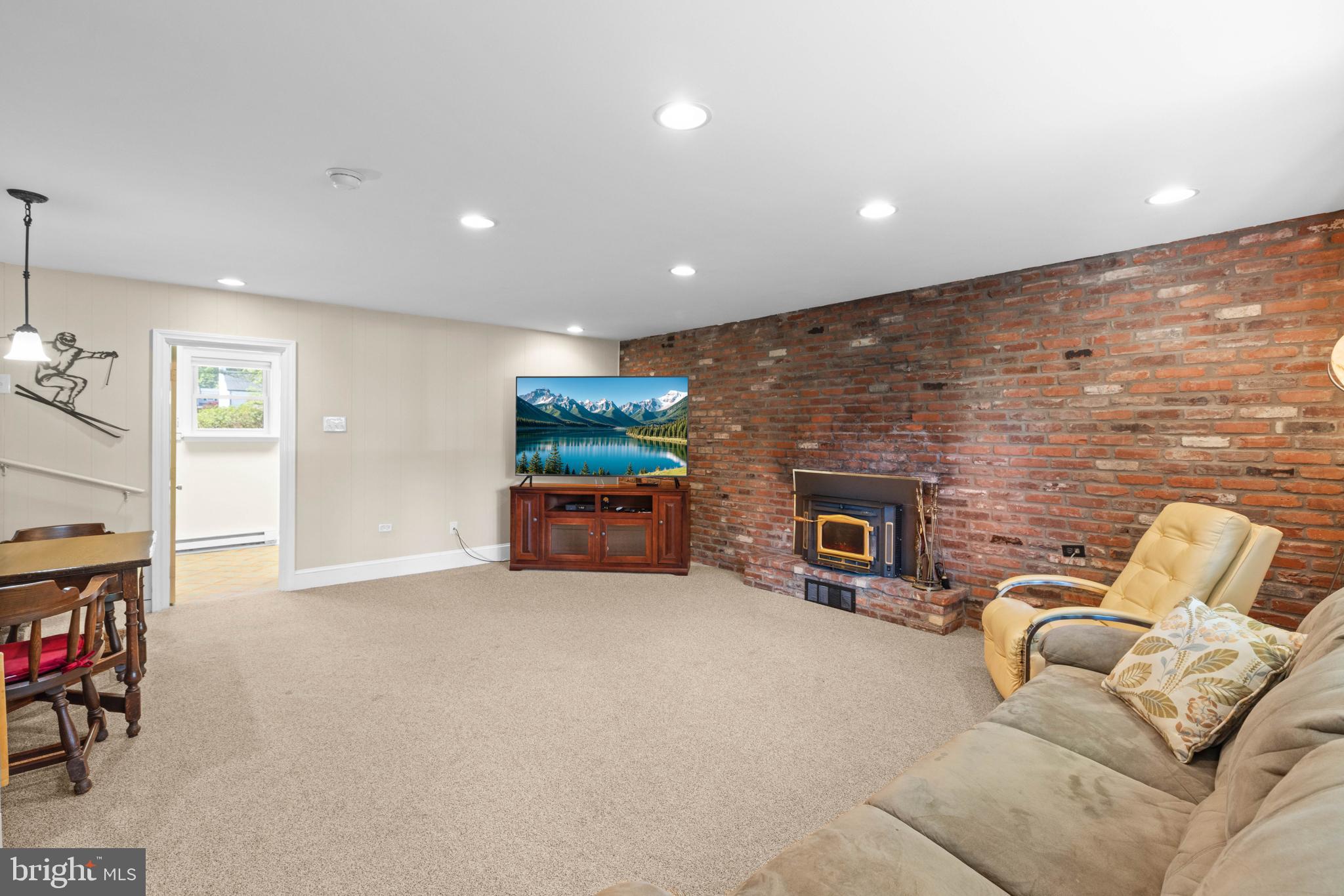NORTHAMPTON HILLS - Residential