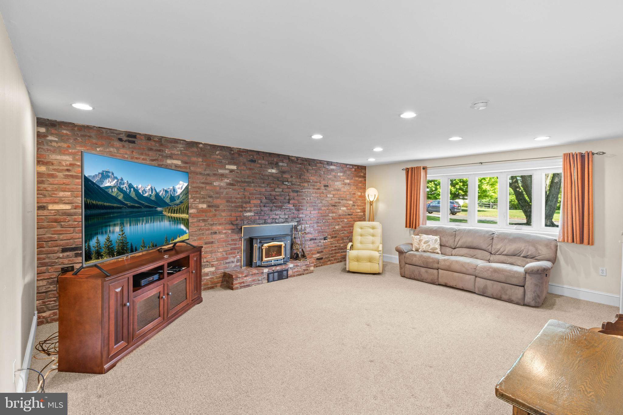 NORTHAMPTON HILLS - Residential