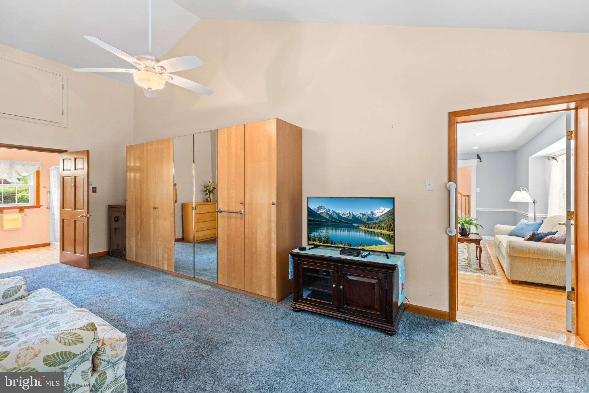 NORTHAMPTON HILLS - Residential