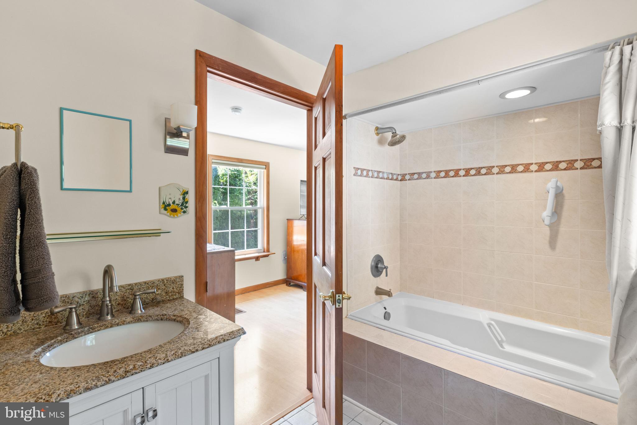 NORTHAMPTON HILLS - Residential