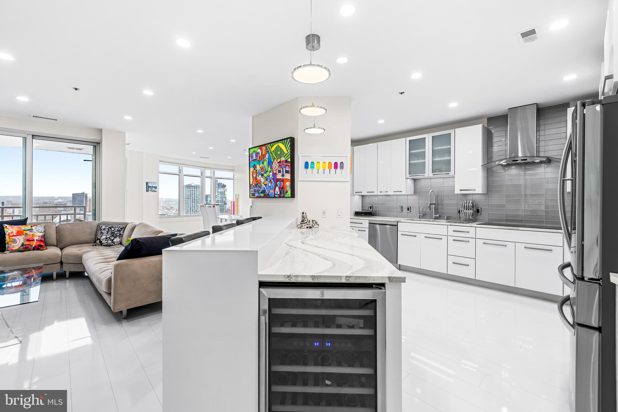 HARBORVIEW TOWERS - Residential