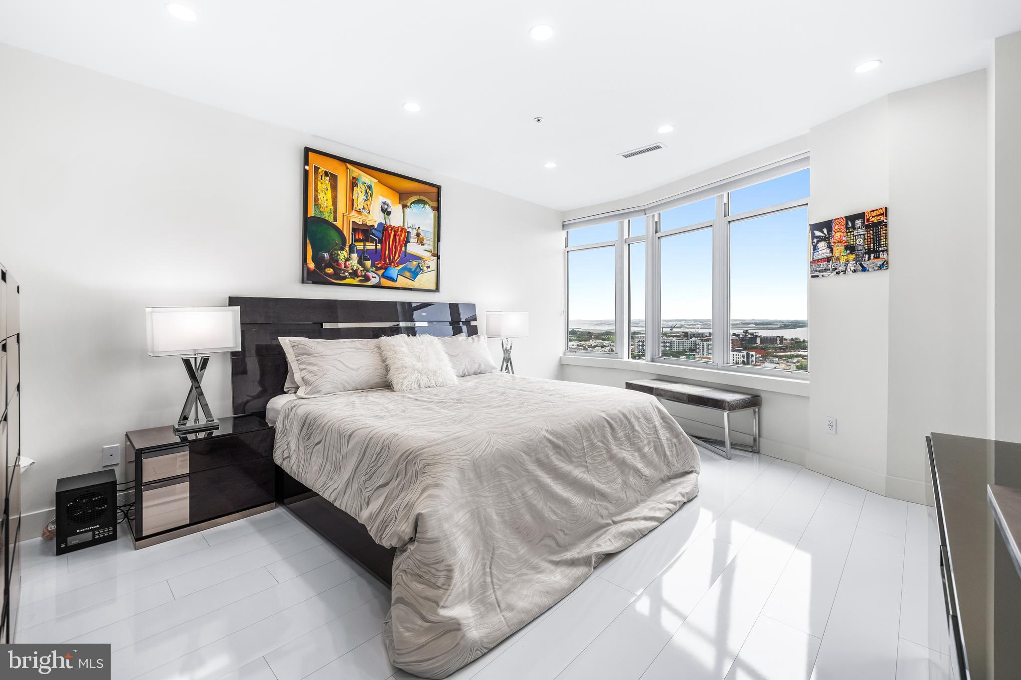 HARBORVIEW TOWERS - Residential