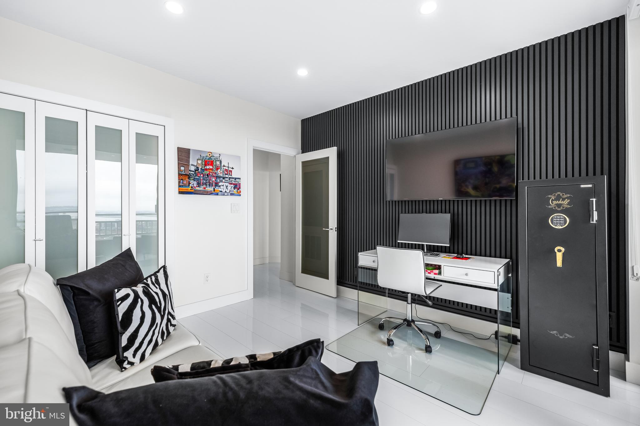HARBORVIEW TOWERS - Residential