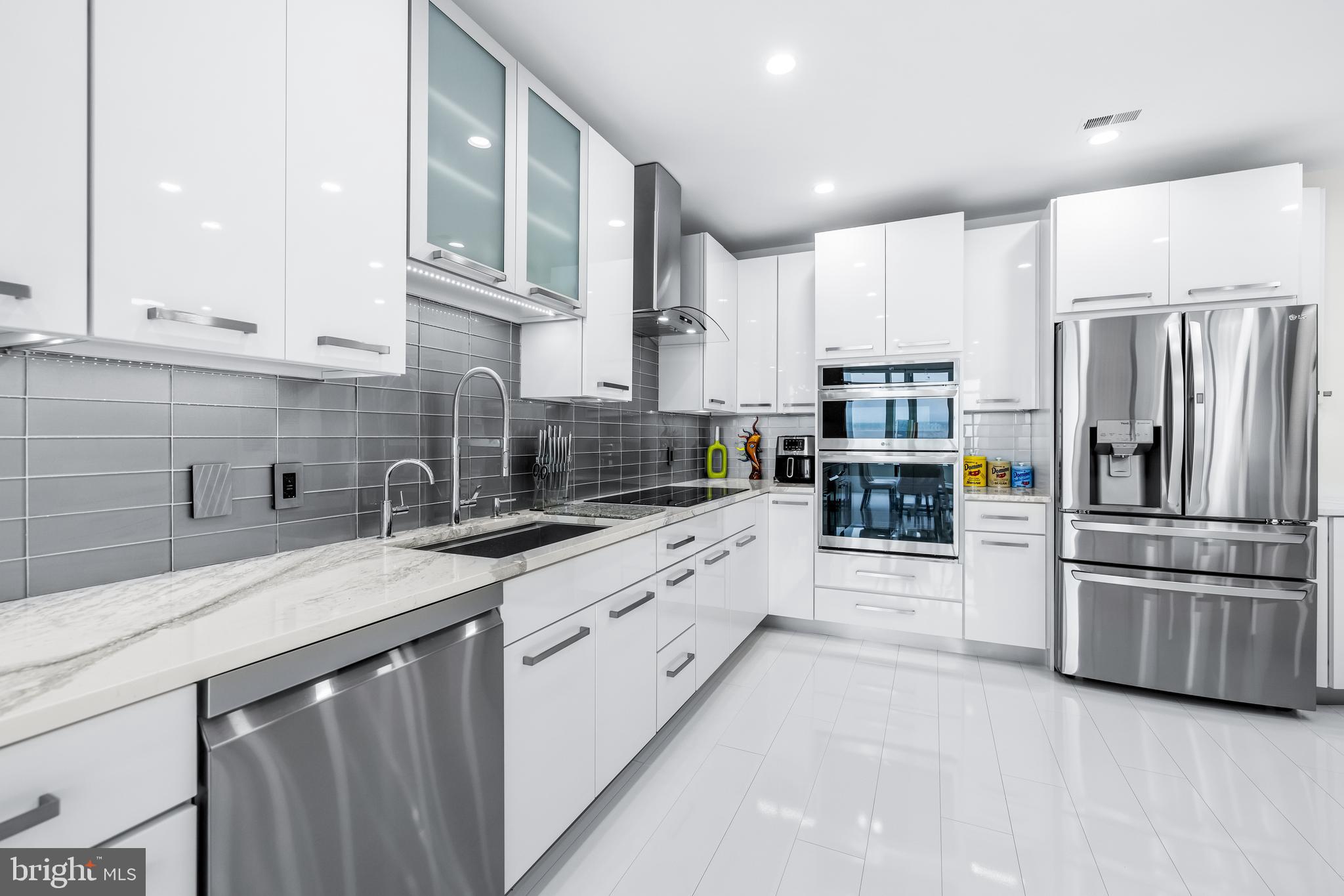 HARBORVIEW TOWERS - Residential