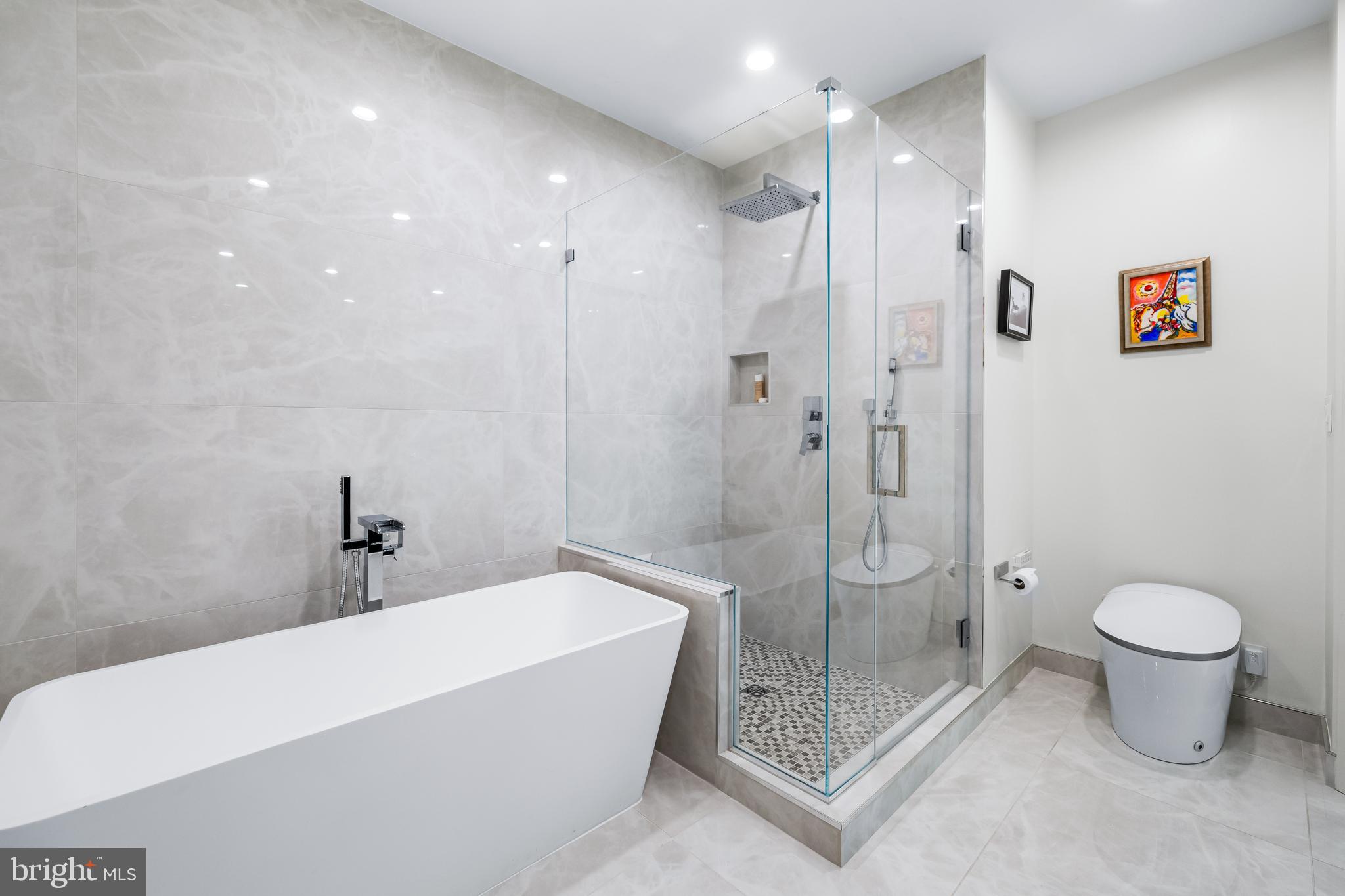 HARBORVIEW TOWERS - Residential
